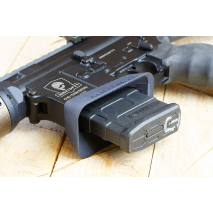 Polymer magwell for AR15 Mil-Spec , black -...