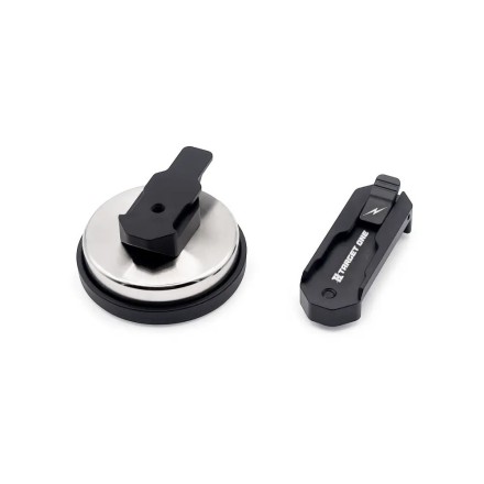 Magnetic magazine pouch with quick detach...